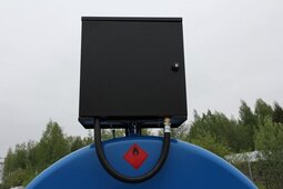 Sähköpumppu ST Box 56 230 V, vedenerottimella, musta kaappikokonaisuus, asennettuna