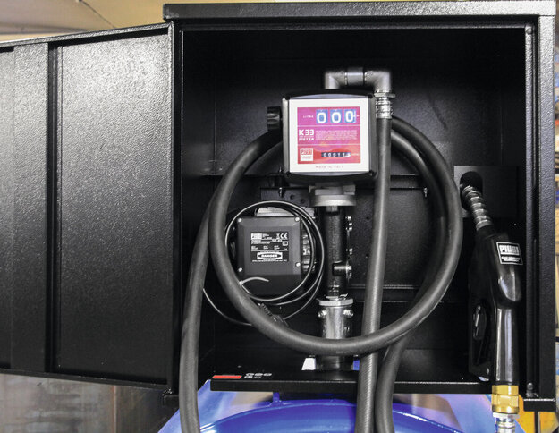 Sähköpumppu ST Box 56 230 V, musta kaappikokonaisuus, asennettuna