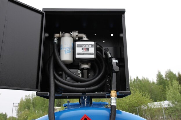 Sähköpumppu ST Box 56 230 V, vedenerottimella, musta kaappikokonaisuus, asennettuna